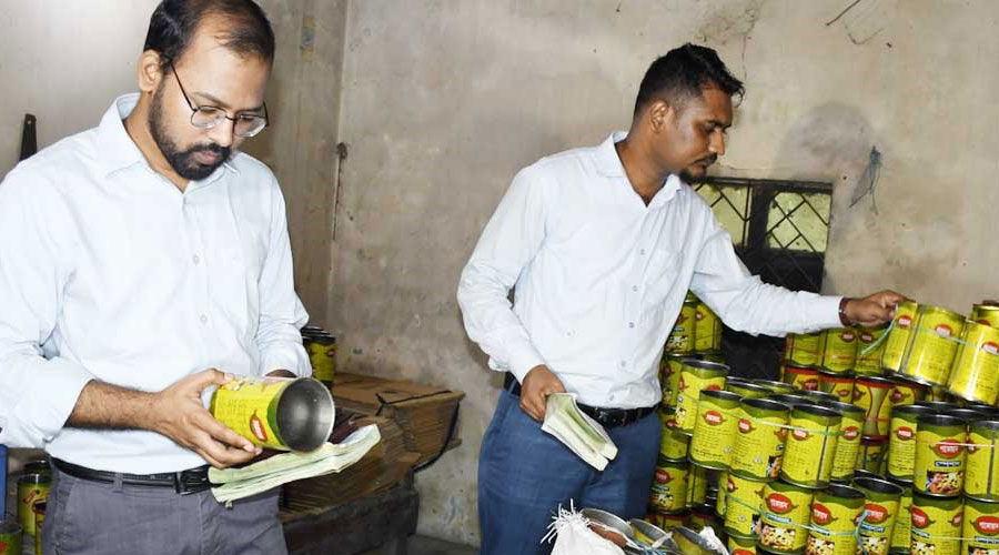 বহদ্দারহাটে নকল ঘি উৎপাদন, প্রতিষ্ঠানকে ২ লাখ টাকা জরিমানা
