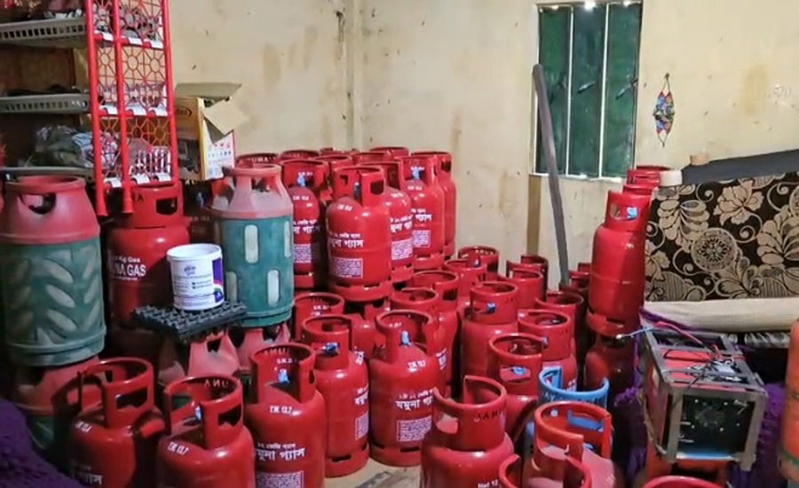 কাশিমপুরে অবৈধভাবে ৩২০ এলপিজি সিলিন্ডার মজুদ, জরিমানা ৬০ হাজার টাকা