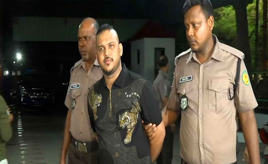 গাজীপুরে নয়, ঢাকার তাঁতীবাজার থেকে পালিয়েছিলেন পিচ্চি রাজা, দুই পুলিশ গ্রেপ্তার 