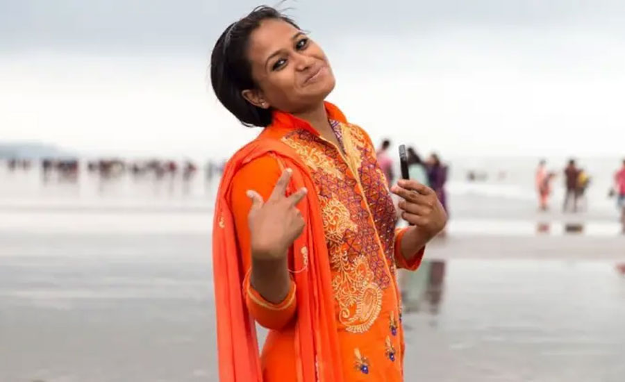 'বারবার প্রশ্ন করছিল, আমার সাথে কেউ নেই? আমি বিবাহিত নাকি অবিবাহিত?'