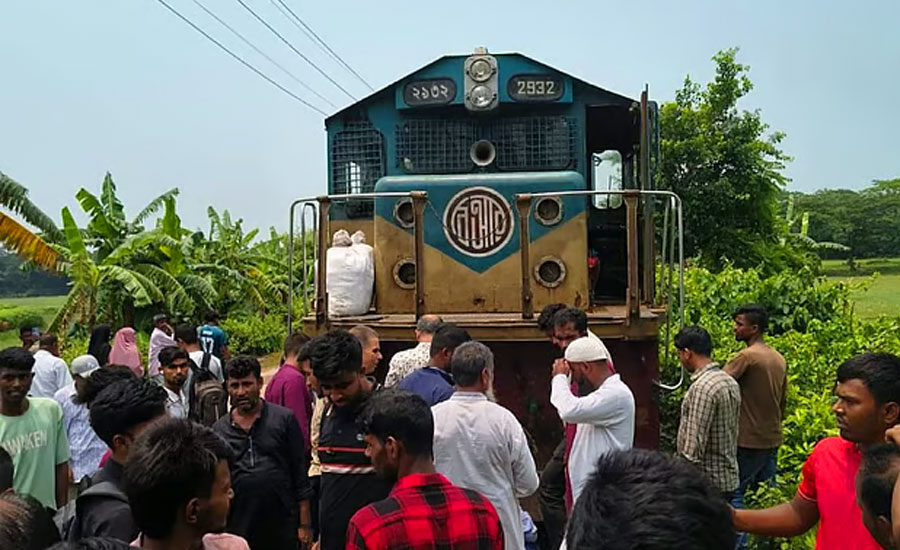 হুক ভেঙে বগি বিচ্ছিন্ন, ঢাকা-ময়মনসিংহ রুটে ট্রেন চলাচল বন্ধ