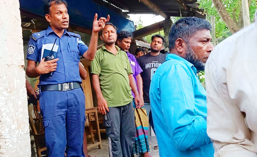 ‘ঘুষের টাকায় পোশাক লাগিয়েছি, ঘুষ খাওয়ার জন্যই’ বলা সেই পুলিশ এএসআই প্রত্যাহার