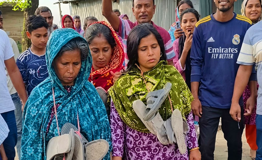 ৩ নারীকে জুতার মালা পরিয়ে ঘোরানোর অভিযোগ যুবদল নেতার বিরুদ্ধে