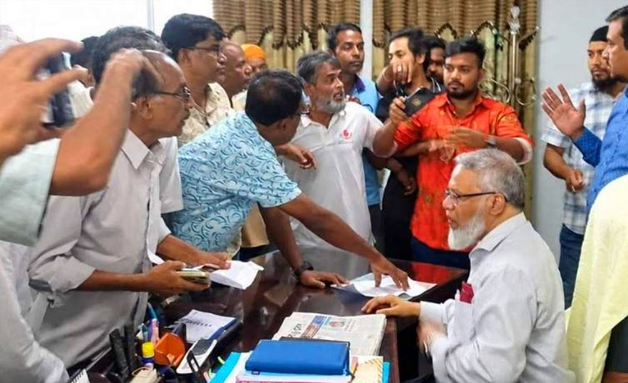 রাজশাহী মেডিকেল বিশ্ববিদ্যালয়ে ‘মব’ করে পদত্যাগপত্রে ভিসির স্বাক্ষর নেওয়ার অভিযোগ