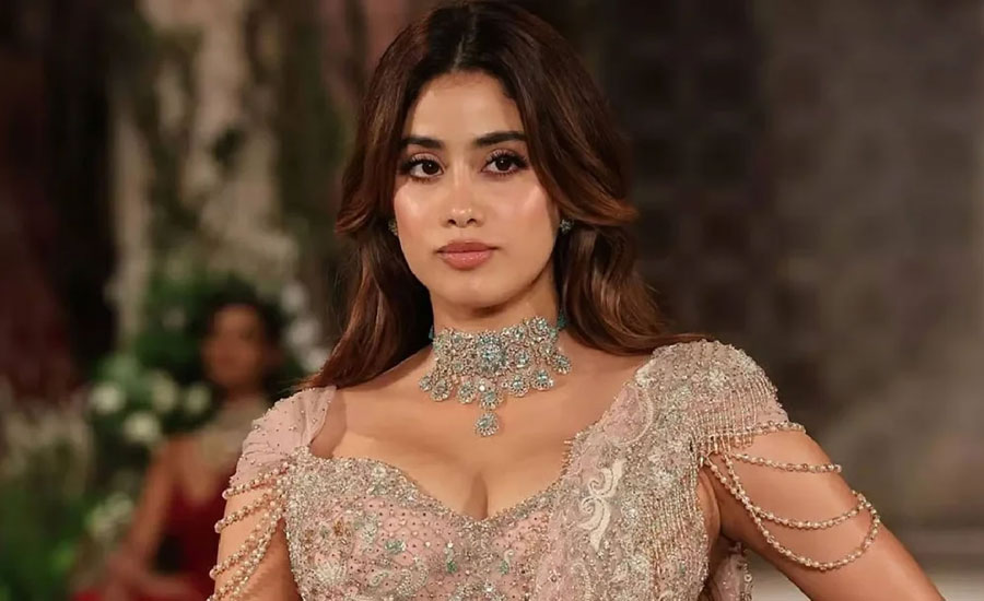 জাহ্নবীর অদ্ভুত প্রতিভা, জিহ্বা ঘোরাতে পারেন ৩৬০ ডিগ্রি