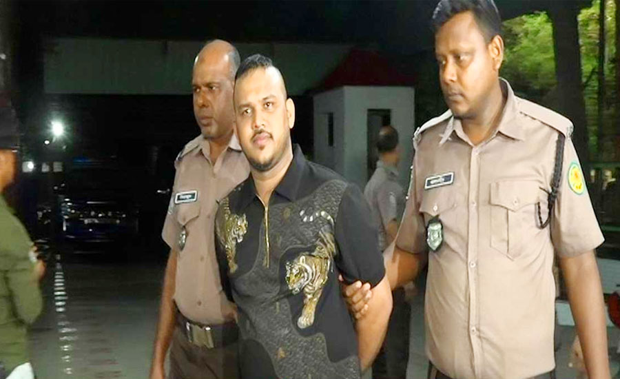 সিনেমার গল্পকেও হার মানাবে ‘পিচ্চি রাজা’ কাণ্ড