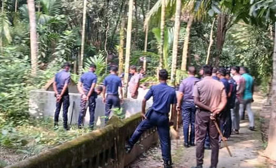 দুই বছর পর কবর থেকে সেলিম খান ও তার ছেলের মরদেহ উত্তোলন