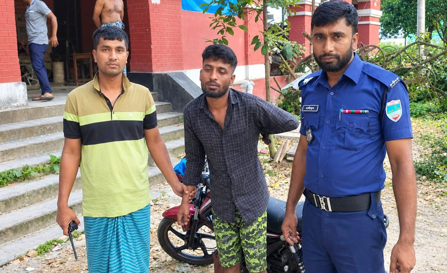 যশোরে মোটরসাইকেল চুরি করে পালানোর সময় যুবক আটক