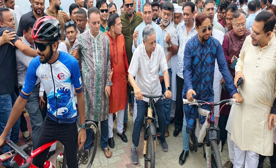 সুস্থ থাকতে সাইকেল চালানোর বিকল্প নেই: আমীর খসরু