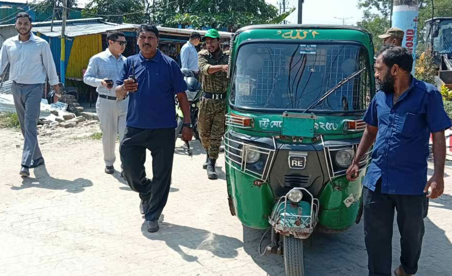 পতেঙ্গার সাইকেল ট্র্যাকে অবৈধ পার্কিং, জরিমানা ৬ হাজার টাকা