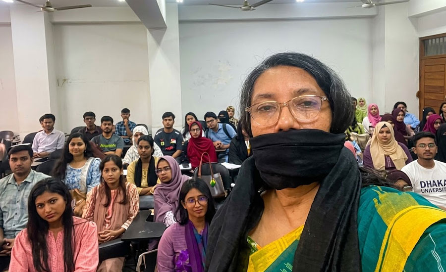 মুখে কালো কাপড় বেঁধে ক্লাস নিলেন ঢাবি অধ্যাপক সামিনা লুৎফা