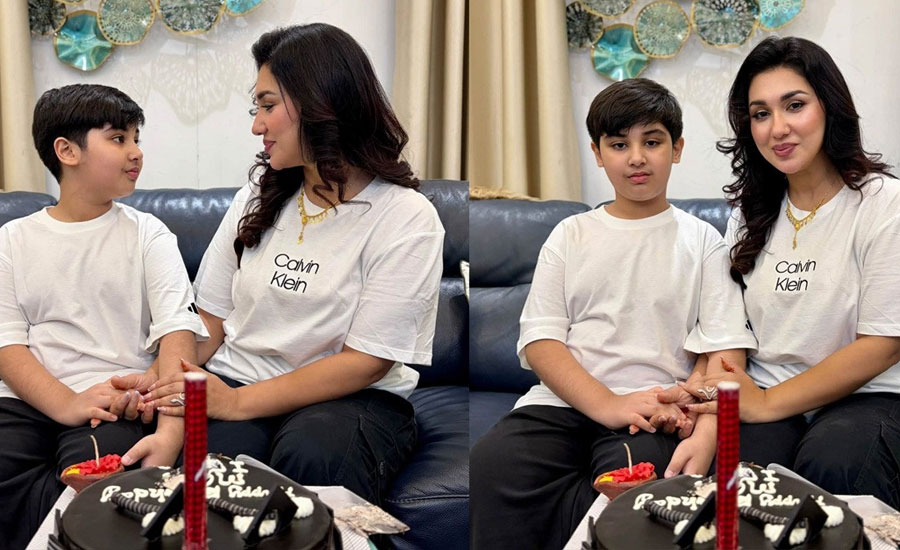 ‘বার্থডে গার্ল’ লুকে উত্তাপ ছড়াচ্ছেন চিত্রনায়িকা অপু বিশ্বাস
