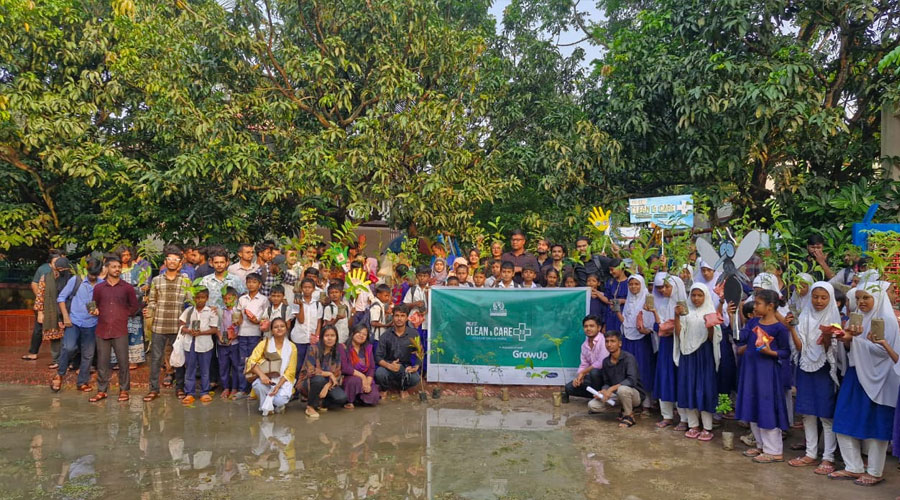 রাবি ক্যাম্পাস ও ফুলতলায় পরিচ্ছন্নতা অভিযানে শতাধিক স্বেচ্ছাসেবী