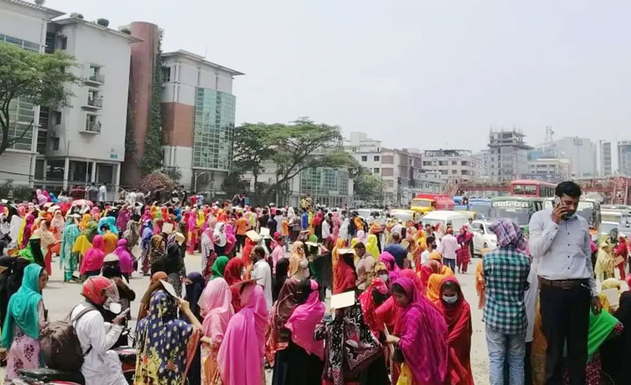 উত্তরায় সড়ক অবরোধ, যান চলাচল বন্ধ
