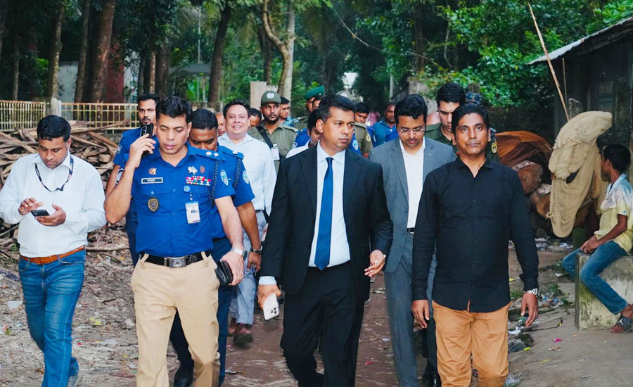 চট্টগ্রামে ৩০০ বছরের পুরোনো পূজামণ্ডপে প্রথমবার একসঙ্গে ডিসি-এসপি