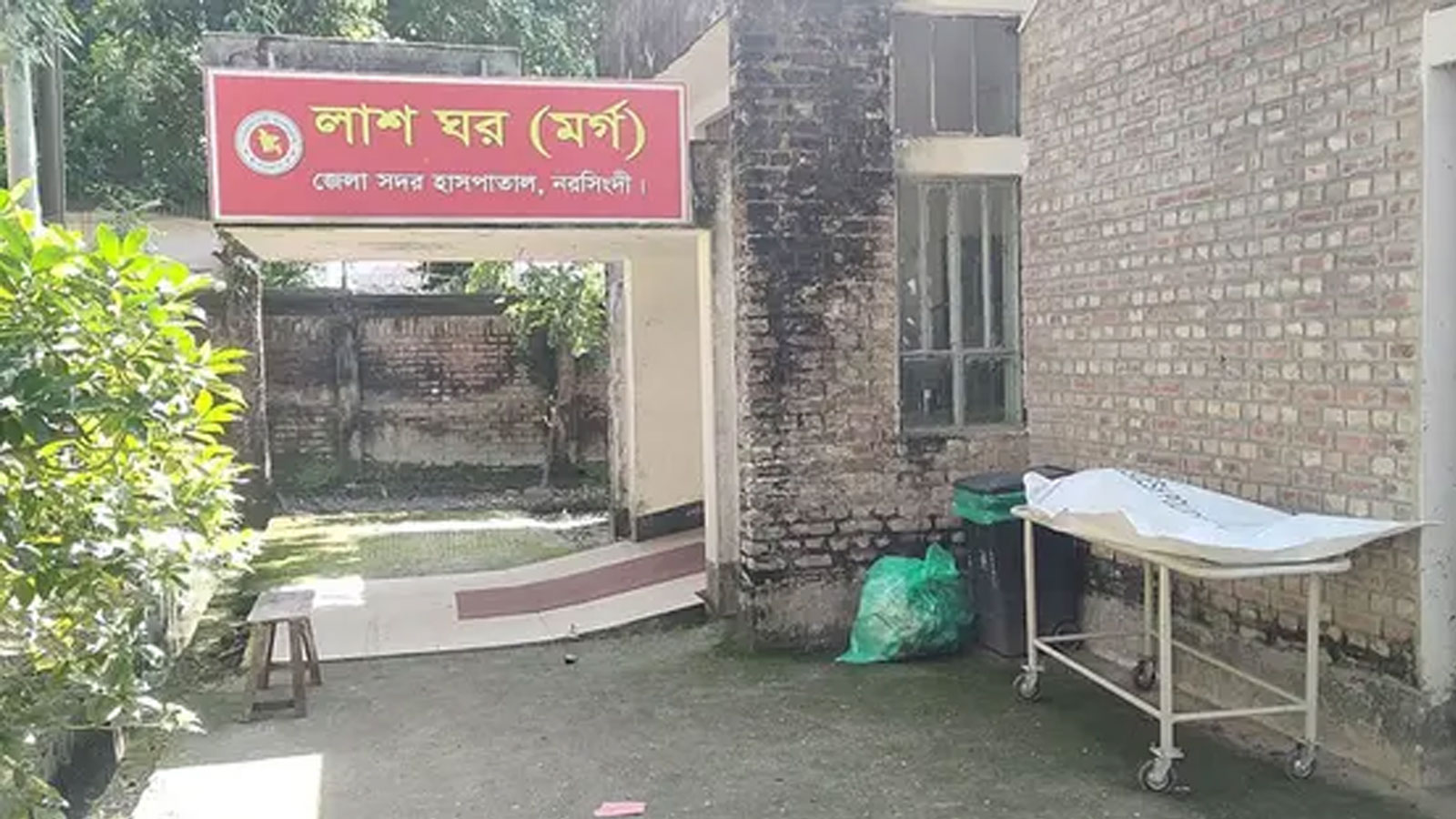 স্বামীর পরকীয়া নিয়ে কথা বলায় স্ত্রীকে হত্যার অভিযোগ, স্বামী পলাতক
