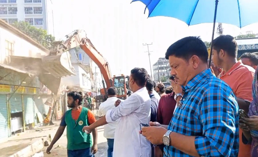 কোনাবাড়ীতে ফুটপাত দখলমুক্ত করতে জিসিসির উচ্ছেদাভিযান