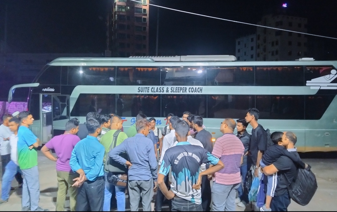 গ্রামীণ ট্রাভেলসের স্লিপার বাস নষ্ট, সাভারে রাতভর যাত্রী ভোগান্তি