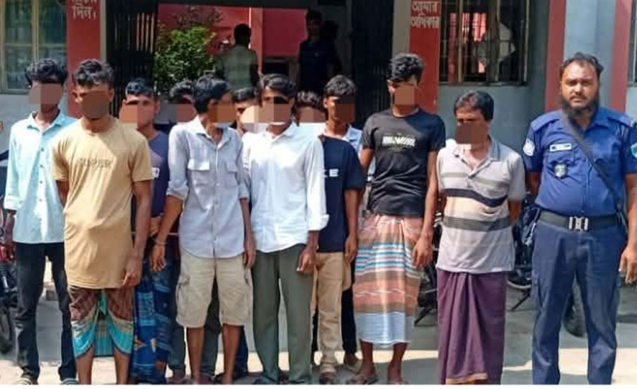পাইকগাছায় পুলিশের বিশেষ অভিযানে ১৭ জনকে আটক 