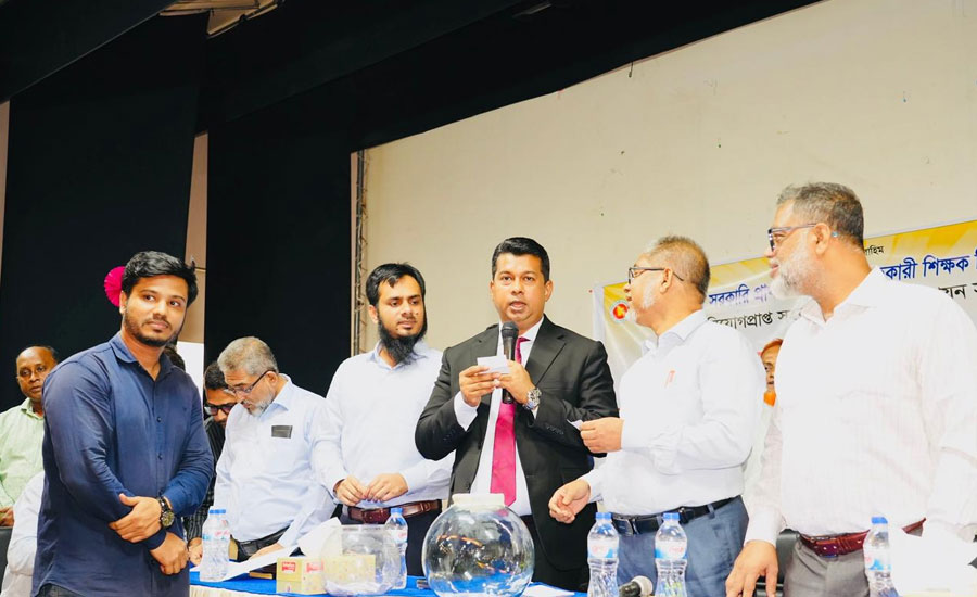 শুধু বই পড়ালেই প্রকৃত শিক্ষক হওয়া যায় না: ডিসি জাহিদ 