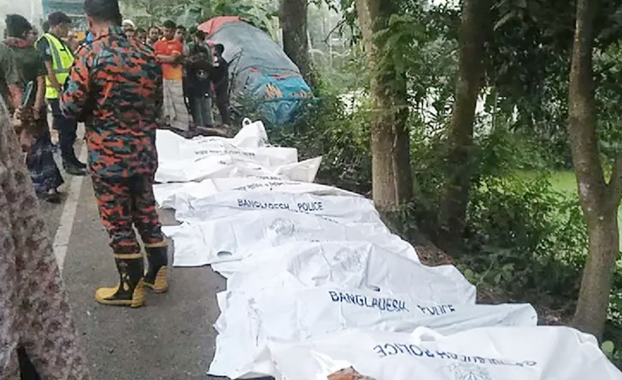 নাটোরে বাস-ট্রাক সংঘর্ষে নিহত বেড়ে ১৪