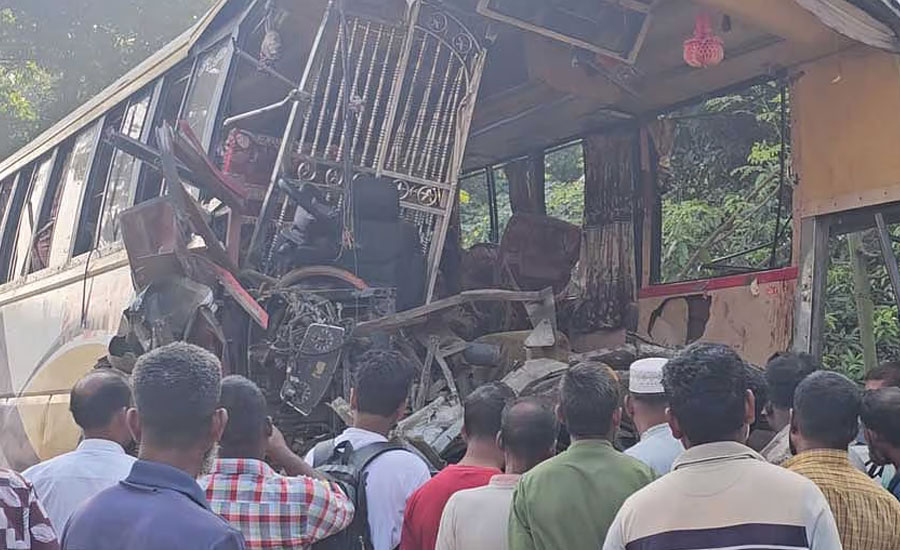 নাটোরে বাস-ট্রাক সংঘর্ষে নিহত ১২: চালকদের বিরুদ্ধে মামলা
