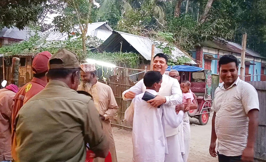 ফুলবাড়ীতে দুর্গাপূজামণ্ডপ পরিদর্শন করলেন জামায়াত নেতারা, সনাতন ধর্মাবলম্বীদের সঙ্গে শুভেচ্ছা বিনিময়