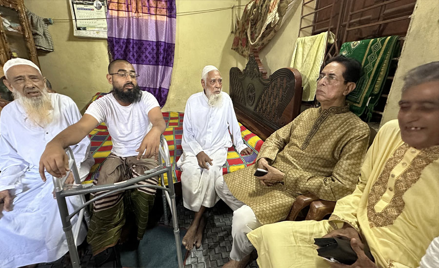 সৌদিতে নিহত মুফতী নাসরুল্লাহর স্বজনদের সান্ত্বনা দিলেন সাবেক এমপি গফুর ভূঁইয়া