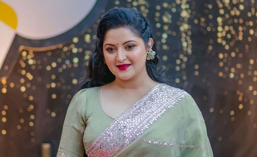 সাদামাটা ‘শিউলি সন্ধ্যা’য় পরীমণির জন্মদিন উদযাপন