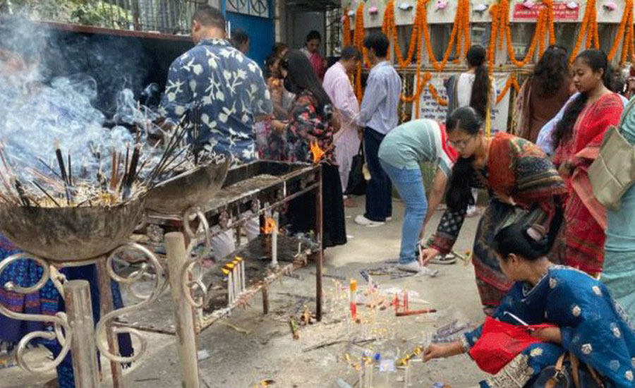 প্রবারণার ফানুসে শান্তির বার্তা, উৎসবমুখর চট্টগ্রামের বৌদ্ধবিহার