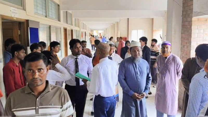 স্ত্রী ও কন্যা হত্যার দায়ে  আব্দুর রউফকে মৃত্যুদণ্ডের রায় ঘোষণা সাতক্ষীরায় 