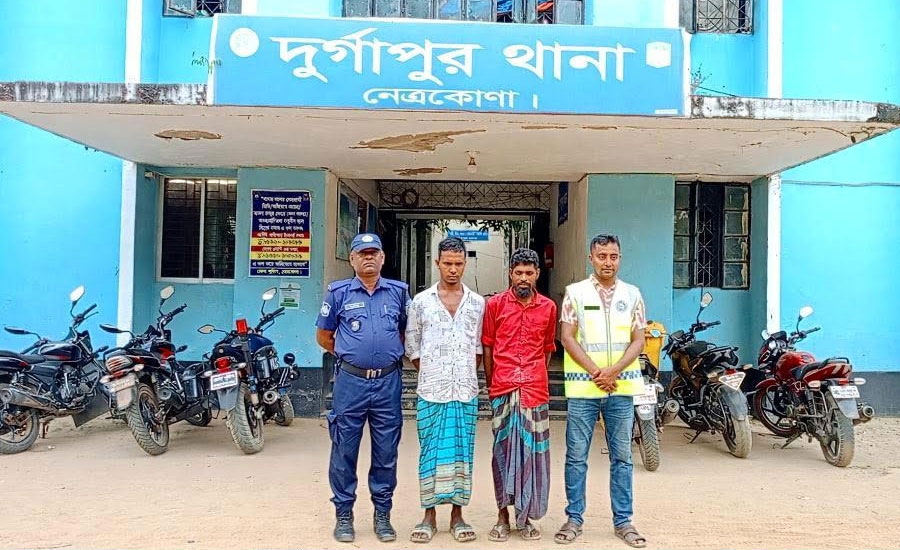 দুর্গাপুর সীমান্তে পুলিশের অভিযান, ১২টি গরু সহ আটক ২