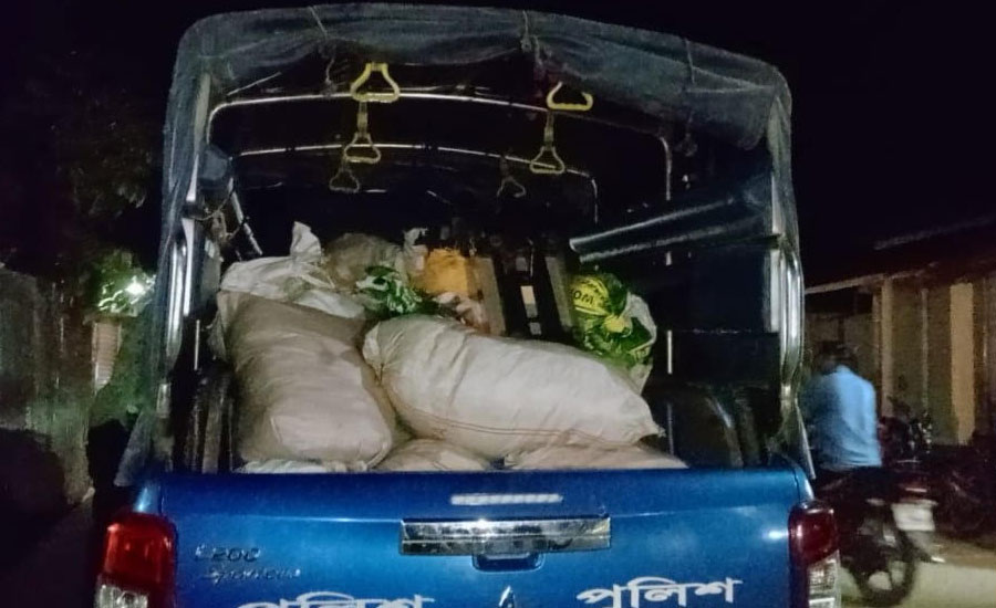 দুর্গাপুরে বসতঘর থেকে বিপুল পরিমান ভারতীয় পন্য উদ্ধার 