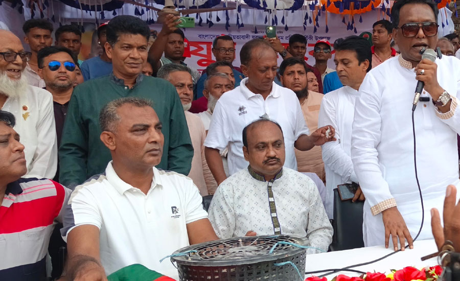 মেম্বার-চেয়ারম্যান প্রার্থী দিবা, নালা ভেঙে ফেলবো’ নাঙ্গলকোটে এমপি মোবাশ্বের আলম