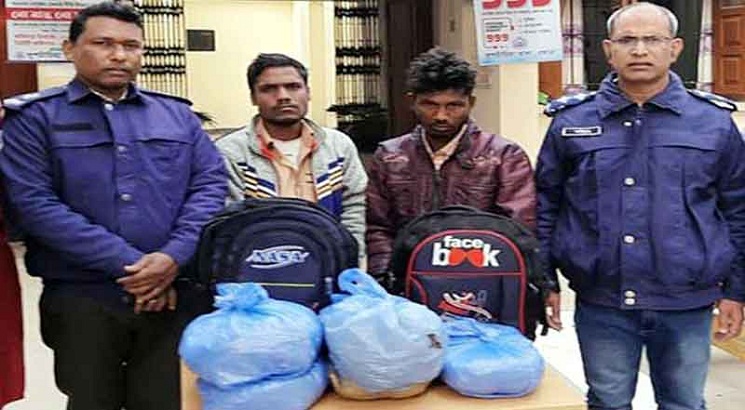 বগুড়ায় সাড়ে চার কেজি গাঁজাসহ আটক ২ বগুড়ায় সাড়ে চার কেজি গাঁজাসহ আটক ২