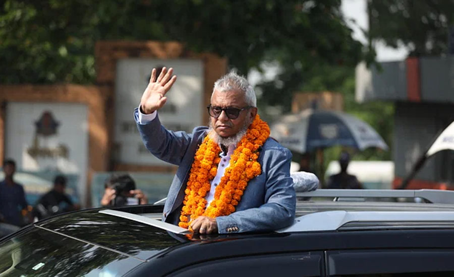 ভোটারদের সঙ্গে কথা শেষ হয়নি মেয়র আরিফুলের, প্রার্থিতার বিষয়ে সময় লাগবে