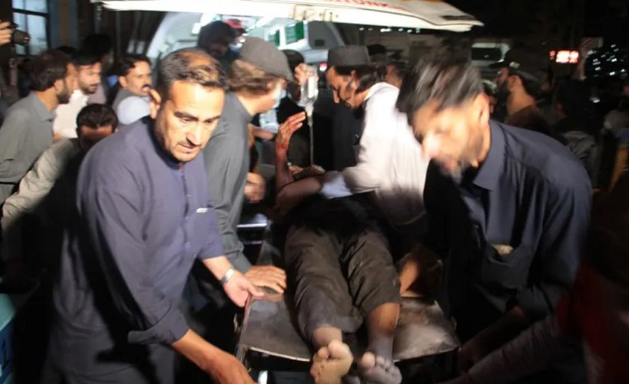 পাকিস্তানে জোড়া বিস্ফোরণে, ১২ পুলিশ নিহত