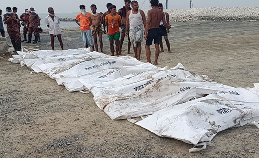 ডুবন্ত ট্রলার থেকে উদ্ধার হওয়া ৬ জনের মরদেহ হস্তান্তর