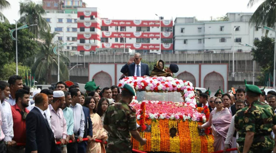 ৫২ বছরে প্রথম কোনো রাষ্ট্রপতিকে আনুষ্ঠানিক বিদায় জানাল বঙ্গভবন