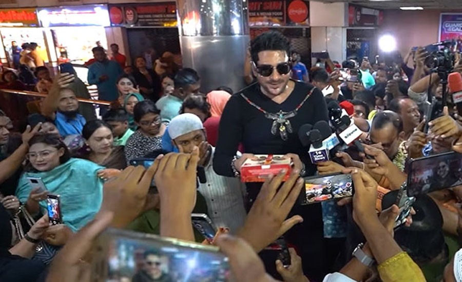 ‘কিল হিম’ ছবির শোতে লোক ভাড়া করে আনা ও নারীদের হেনস্তার অভিযোগ