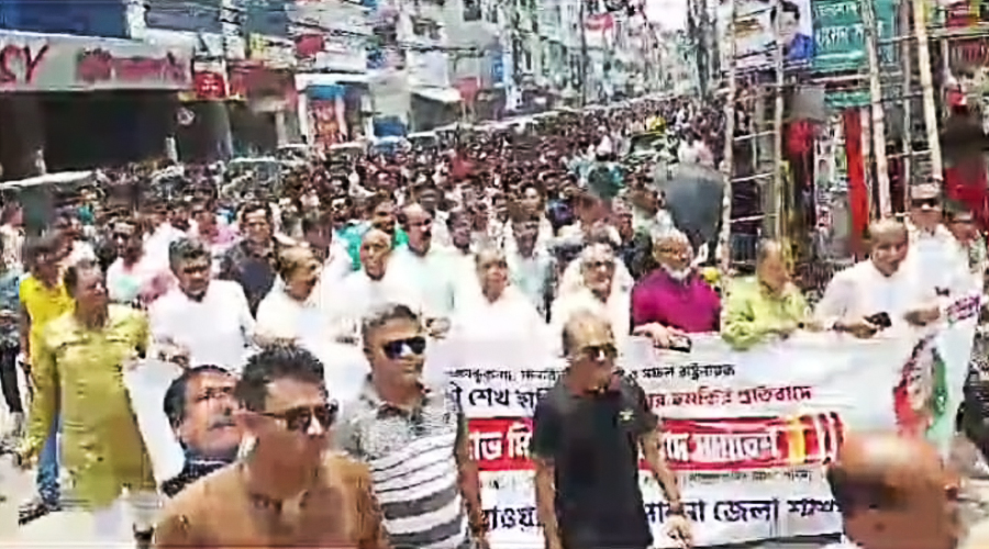 প্রধান মন্ত্রিকে হত্যার হুমকি দেওয়ার প্রতিবাদে পাবনা জেলা আওয়ামী লীগের বিক্ষোভ মিছিল ও সমাবেশ 