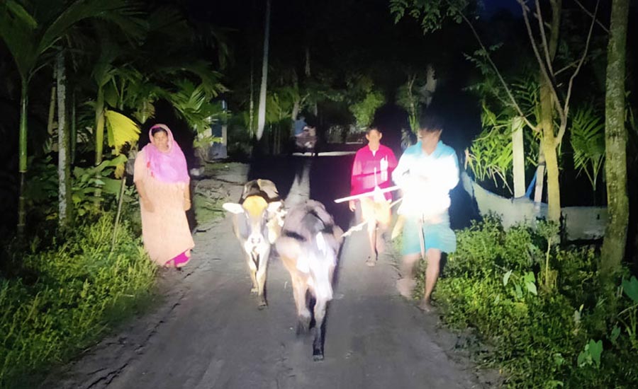 তিস্তা অববাহিকায় বড় বন্যার আশঙ্কা, আতঙ্কে ঘর ছাড়ছে মানুষ