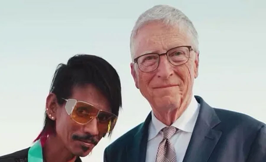 ভারতে এসে কার হাতে চা পান করলেন বিল গেটস