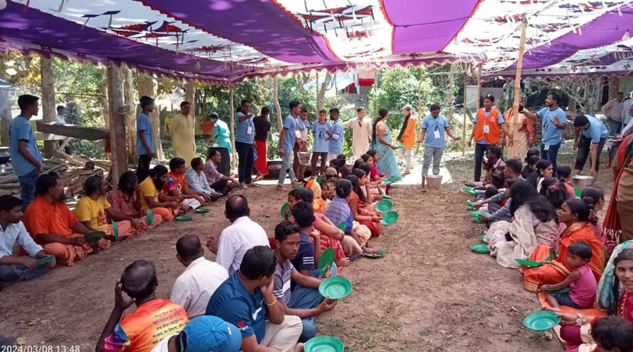 কাপ্তাই শীতা-ঘাট মন্দিরে সনাতনী স্বেচ্ছাসেবী ফাউন্ডেশনের উদ্যোগে প্রসাদ বিতরণ