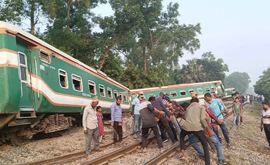 ১৫ ঘণ্টা পর ঢাকা-চট্টগ্রাম রুটে ট্রেন চলাচল স্বাভাবিক