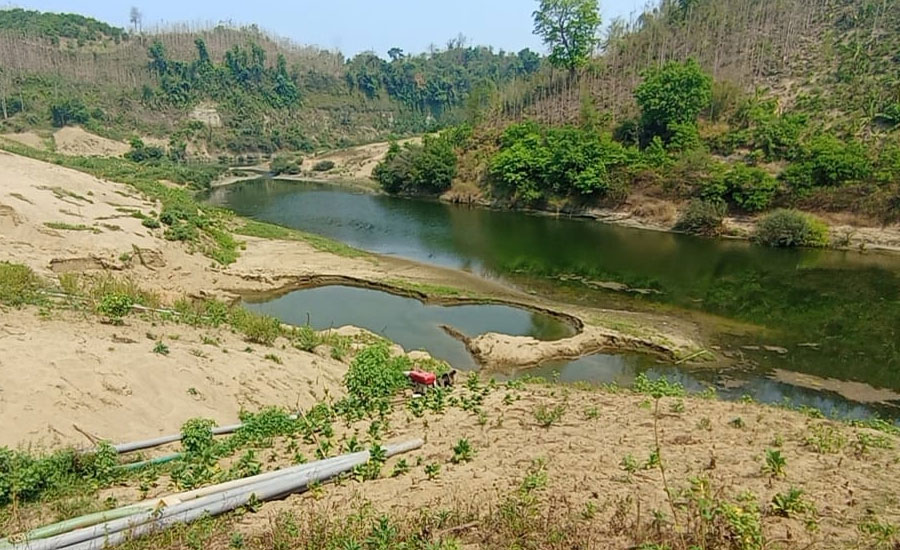 থানচিতে বালু খেকোদের দখলে সাঙ্গু নদীচর