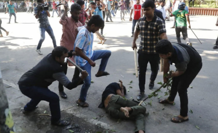 ঢাকা বিশ্ববিদ্যালয়ে ছাত্রলীগের হামলায় আহত শতাধিক শিক্ষার্থী