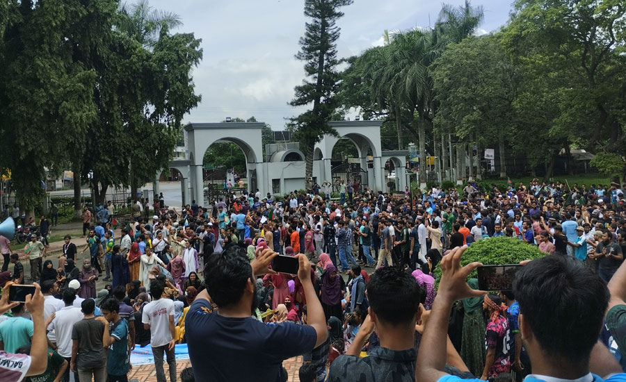 কোটা সংস্কারের দাবিতে ইবি শিক্ষার্থীদের বিক্ষোভ