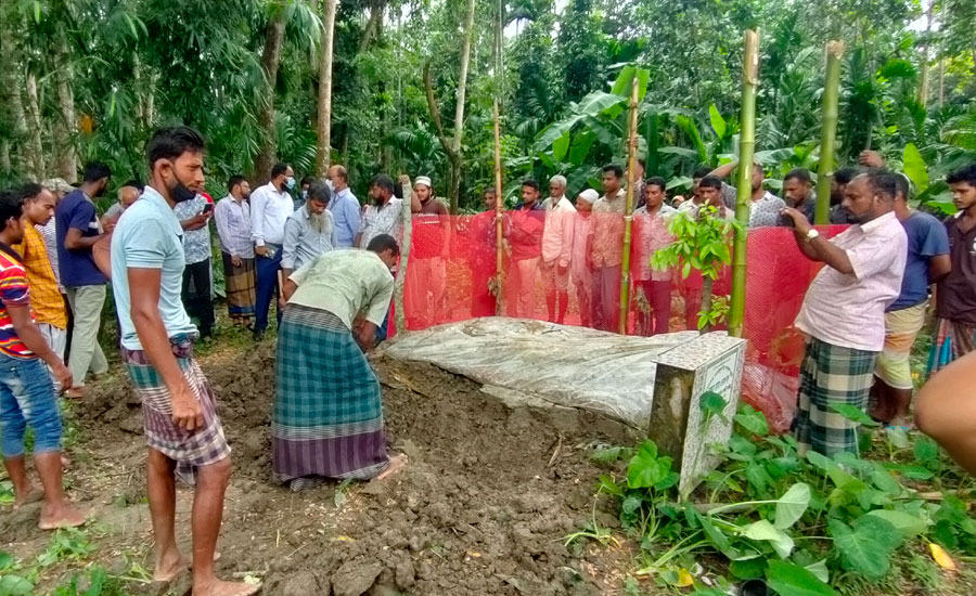 ভাণ্ডারিয়ায় ময়না তদন্ত ছাড়াই ব্যবসায়ীর লাশ দাফন , একমাস ১৮ দিন পর কবর থেকে লাশ উদ্ধার