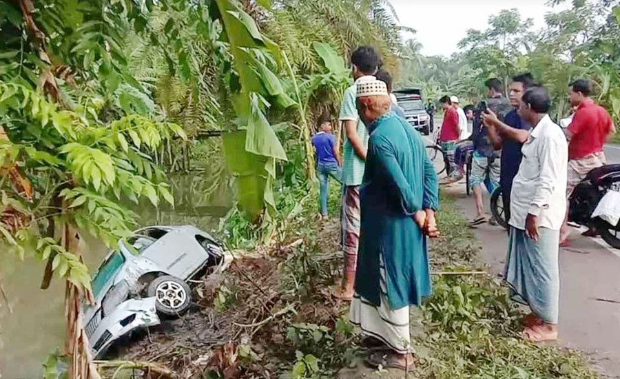 পিরোজপুরে নিয়ন্ত্রণ হারিয়ে প্রাইভেটকার খালে, নিহত ৮